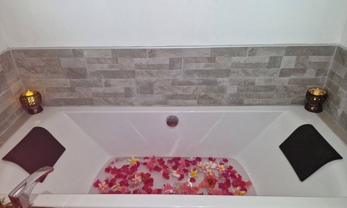 To'ahotu Casa | Fare Miti-Rapa Cosy Home. 15 minutes from the mythical Teahupoo wave.