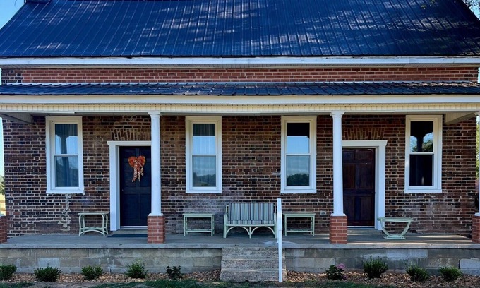 Cornersville Otro | Farm house without the work. Enjoy the fresh air and the star gazing at night.