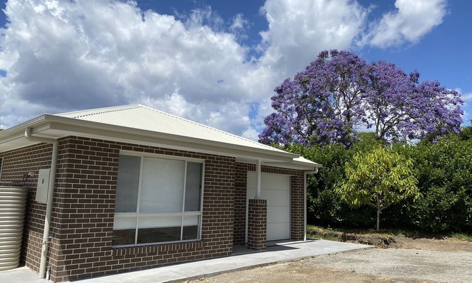 Thirlmere Cabaña | Farm Stay at Camellia Cottage Pet Friendly