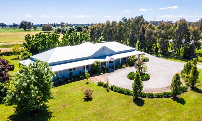 Moyhu Casa | Farm Stay at the Gateway to the King Valley Wine District