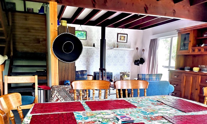 Ngatimoti Otro | Casa de campo en una zona tranquila con vistas a la montaña.