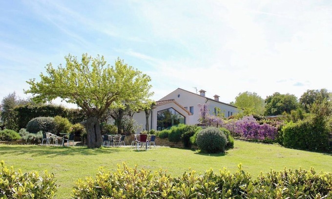 Fratte Rosa Otro | Farmhouse in the vineyards with garden and swimming pool