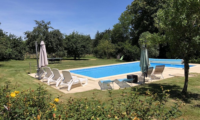 Saint-Paul-la-Roche Casa | Cortijo con uso exclusivo de piscina privada climatizada en zona rural tranquila