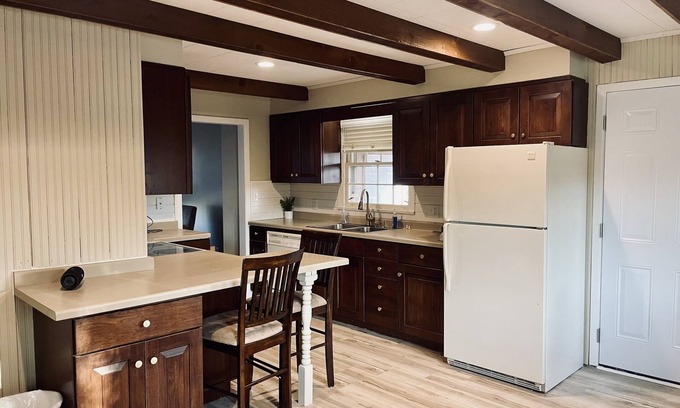 Arcadia Casa | Feel at home in this comfortable getaway steps away from beautiful Memorial Park