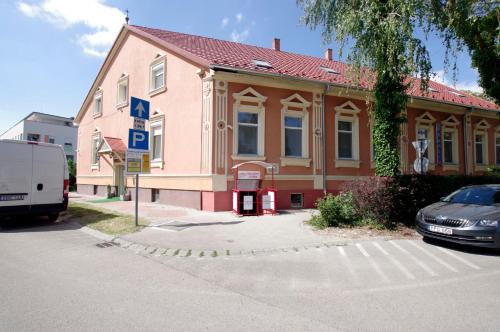 Gyor Cama Y Desayuno | Fehér Hajó Panzió és Vendéglő