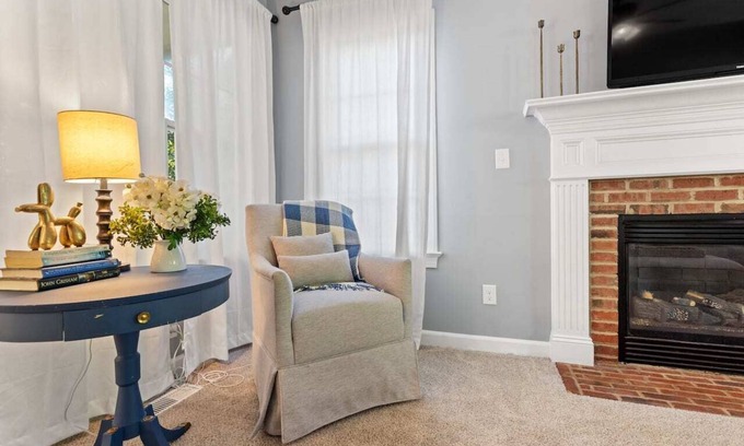 Apex Casa | Fenced In|Pets OK|By DT Apex|King Bed|EV Charger