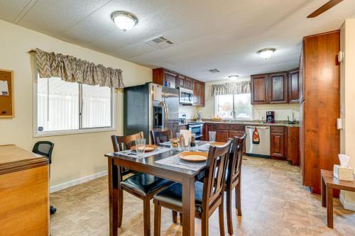 Apache Junction Casa | Fenced-In Yard and Mtn Views Apache Junction Home!