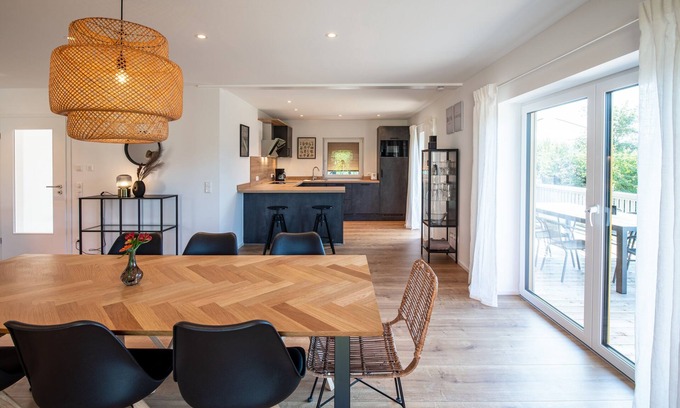 Vorauf Casa | Ferienhaus Megumi, 160m², 4 Schlafzimmer, 3 Bäder, Max. 8 Pers., Balkon, Wlan