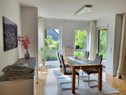 Freudenberg Apartamento | Ferienwohnung mit Gartenblick