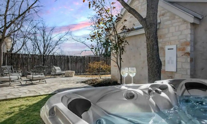 Fredericksburg Casa | Fern Cottage: 2 blocks to Main/Shared Hot tub