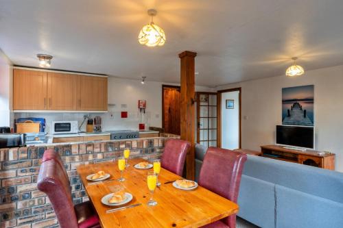 Torrington Casa | Finest Retreat - Tarquol Cottage, Stowford