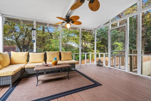 North Raleigh Casa | Fire pit - 6 Min to North Hills - Screened Porch