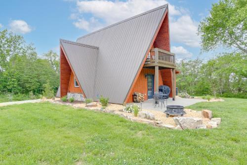 Idlewild Casa | Fire Pit, Grill and On-Site Pond Kenton Cabin