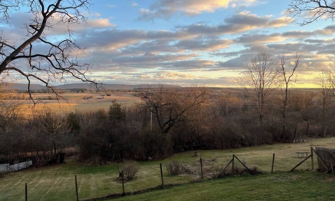 Bellefonte Casa | Fire Pit + Valley Views + 16 min PSU + Sleeps 6