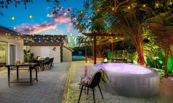Palmetto Bay Villa | FirePit / Beach / Basketball / LuxuryVilla