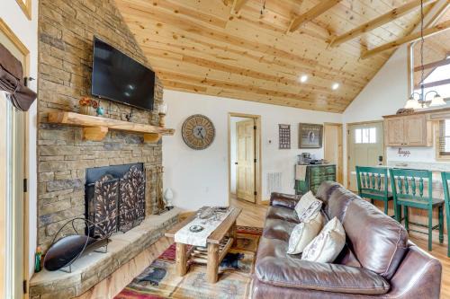 Murphy Casa | Fireplace, Mtn View! Cabin 12 Mi to Harrahs Casino