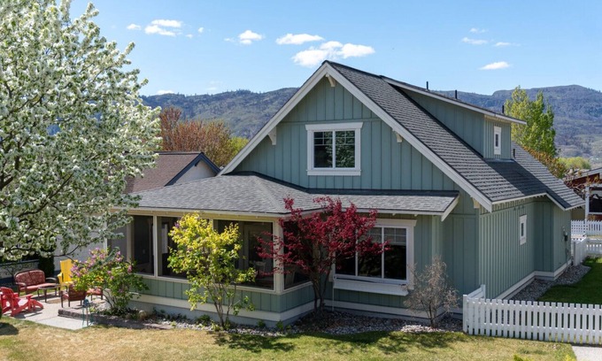 Oroville Cabaña | Firerock Hideout - Short stroll to Everything!