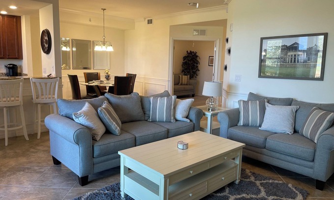 Lakewood Ranch Condominio | First floor 2-bedroom Veranda in Lakewood National Golf Community.