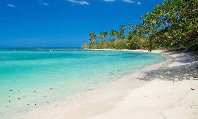 Cabo Rojo Apartamento | Unidad Privada en Primer Piso. En el campo a pasos de hermosa playa.