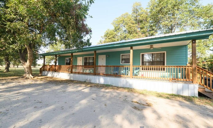 Lake Village Condominio | Fishing cabin with views on Lake Chicot!