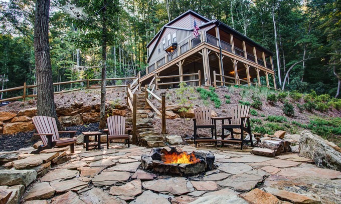 Saluda Cabina | Cabaña FishTop; Lujoso, Saluda, lagos, jacuzzi, pozo de fuego! TIEC-Horse muestra.