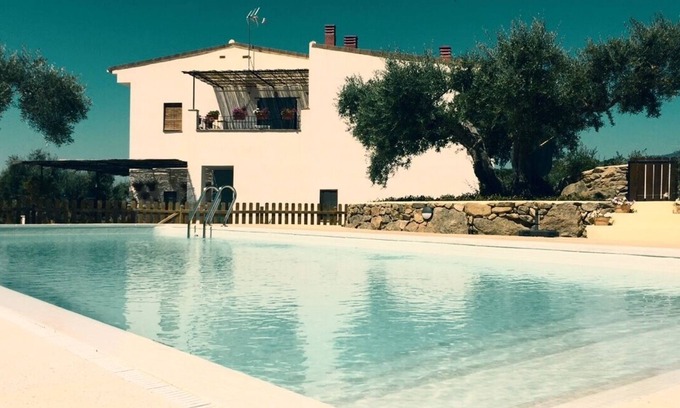 Almoharin Villa | Casa rural de 5 estrellas con piscina