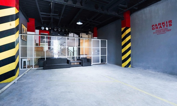 Gubeng Hotel | Flagship 3688 Pot Art