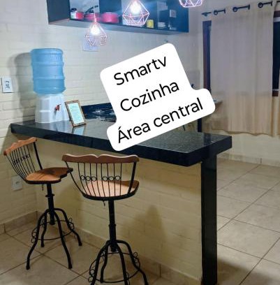 Alto Esplanada Apartamento | Flat de 2 quartos com AR na área central de GV com conzinha completa-garagem-wifi-Bom p grupos ou familias ou empresas