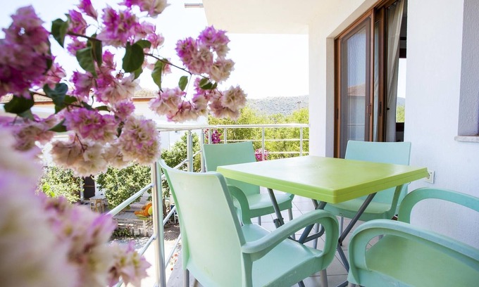 Palamutbuku Apartamento | Flat w Nature View Balcony 1 min to Beach in Datca