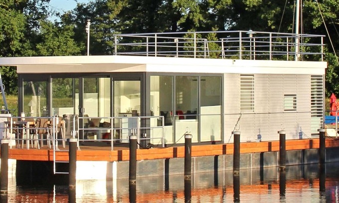 Ueckermuende Casa | Floating 44 Schwimmendes Ferienhaus für den Besonderen Urlaub auf dem Wasser