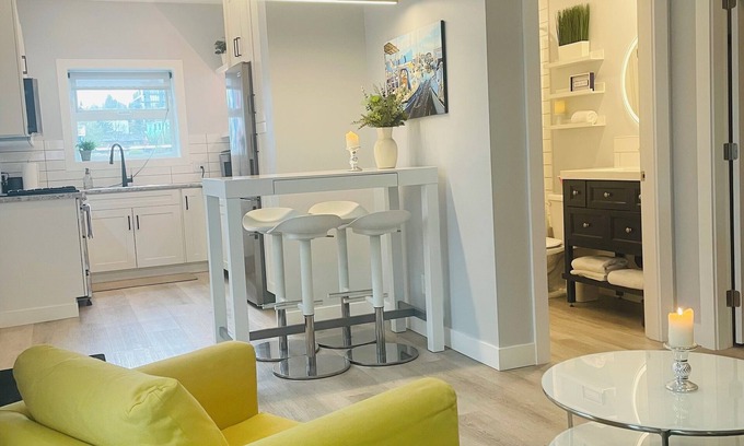 Lower Lonsdale Alquiler De Eote | Floating retreat - unique & modern! Mins from the seabus & downtown Vancouver!