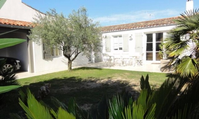 La Flotte Casa | la flota en re retais estilo casa, en el centro del pueblo y cerca del mar