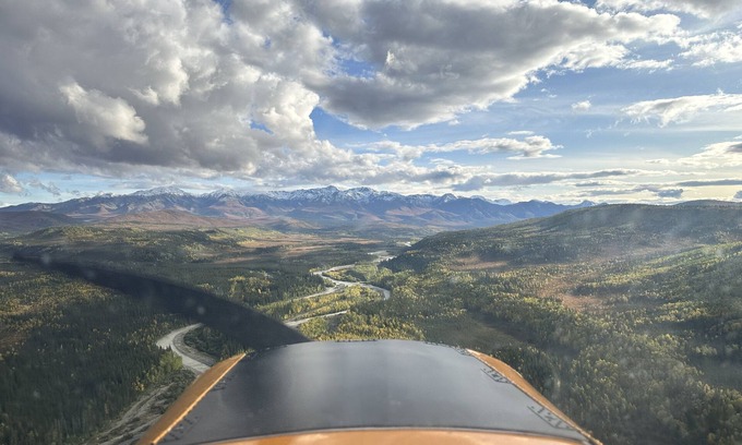 North Pole Apartamento | Fly or drive-in waterfront aurora-viewing 1 br apartment on airstrip and lake.