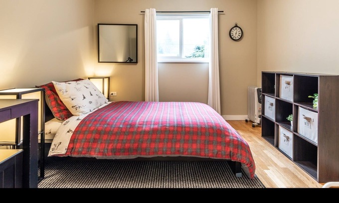 Squamish Casa | Fogging sanitized Cozy suite with Mountain view. Fire place.