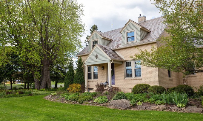 Dover Cabaña | Follow the Road to Yellowbrick