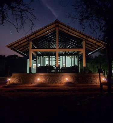 Nochchiyagama Hotel | Forest Edge Bungalow - Wilpattu