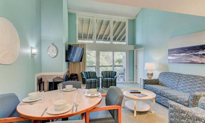 Otter Rock Apartamento | Forest-View Loft w/Full Kitchen | Sleeps up to 6