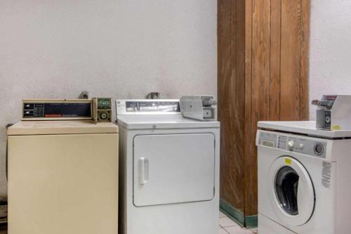 Forsyth Hotel | Forsythia Inn & Suites