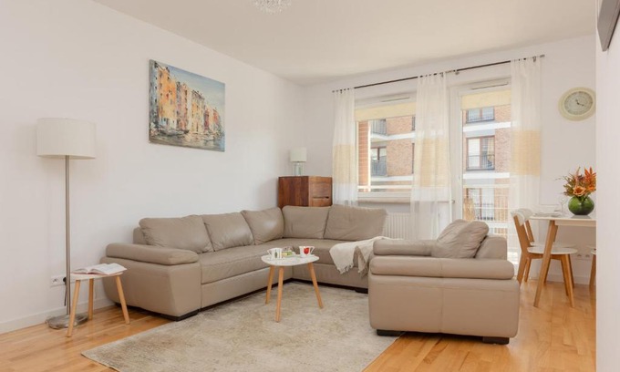 Bemowo Apartamento | Fort Bema Apartment with Parking by Noclegi Renters