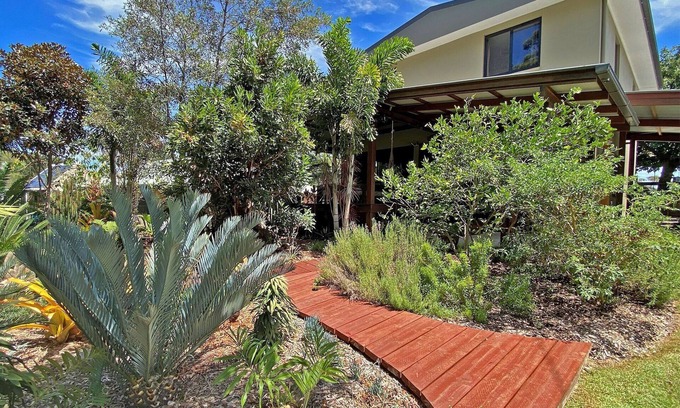 Dunwich Casa | Four Bedroom Home Overlooking the Waters of Moreton Bay