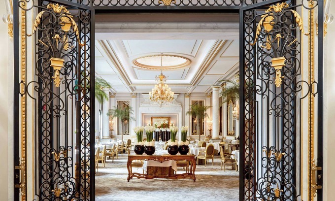Champs-Elysees Otro | Four Seasons Hotel George V