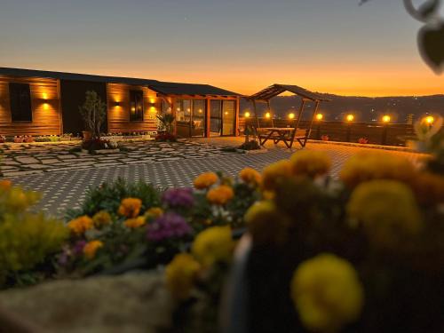 Masade Chalet De Esquí | Four seasons view