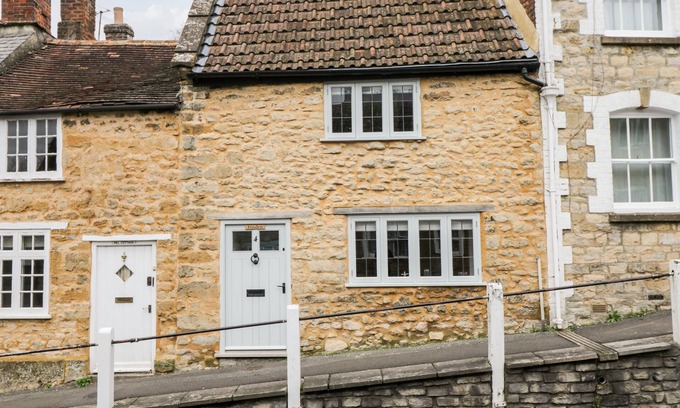 Sherborne Cabaña | FOXDEN, family friendly, character holiday cottage in Sherborne