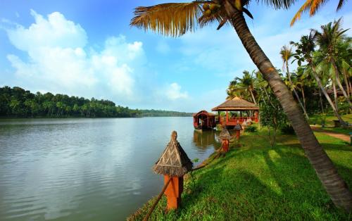 Paravur Complejo | Fragrant Nature Backwater Resort & Ayurveda Spa Kollam