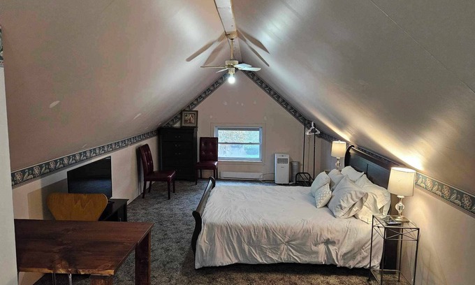 Stratford Casa | France and Flowers - Private 3-Bed Apartment