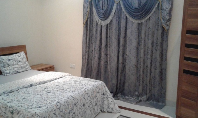 Old-Yundum Villa | Frank & Haddy Paradise + Sistema de respaldo + Celular WiFi Internet + Piscina de vecinos