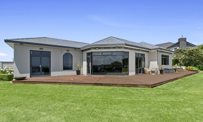 New Plymouth Casa | FRANKLEIGH VIEWS - NEW PLYMOUTH HOLIDAY HOME in Taranaki