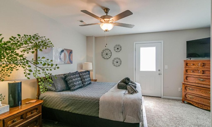 Clarksville Casa | Franklin Haven by Johnathan (1010 Franklin, #A)