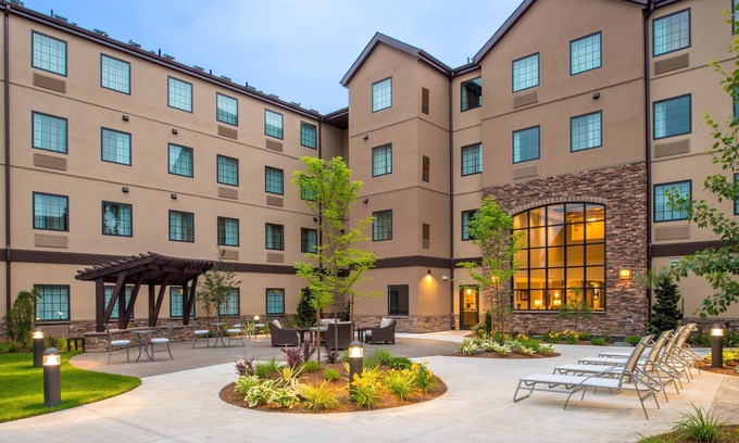 Hillsboro Apartamento | Free Breakfast. Pool. Gym. Quick Drive to Rock Creek Country Club!