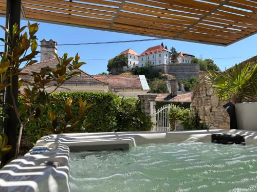 Veszprem Apartamento | FRIDA Apartman, Exkluzív várpanorámával, a belváros szívében, ingyenes parkolással